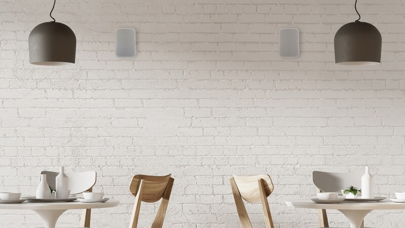 Combinaison sonore compatible avec les haut-parleurs réseau professionnels bluesound et les streamers pour les meilleurs systèmes de sonorisation musicale pour les restaurants et les magasins